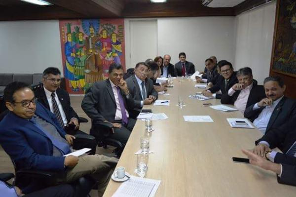 Deputado Gustavo Neiva participa de reunião no Tribunal de Justiça