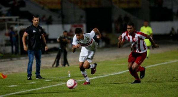Árbitro anula gol de piauiense e Santa Cruz e Náutico ficam no empate