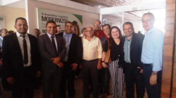 Florianenses prestigiam posse de deputados na Alepi