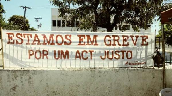 Contra privatiza&ccedil;&atilde;o, funcion&aacute;rios da Eletrobras paralisam atividades em Floriano.(Imagem:FlorianoNews)