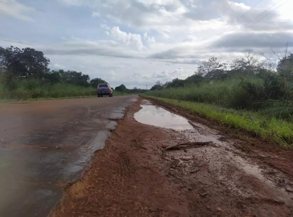 Buracos na PI-392 dificultam transporte de grãos e trazem riscos para motoristas: "é uma aventura"