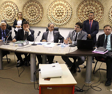 Governo prepara pacote de retenção de gastos e anunciará cortes