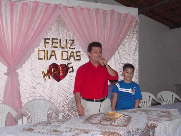 Associa&ccedil;&atilde;o dos Moradores do Bairro Irapu&aacute; II fez festa em homenagem &agrave;s m&atilde;es(Imagem:FlorianoNews)