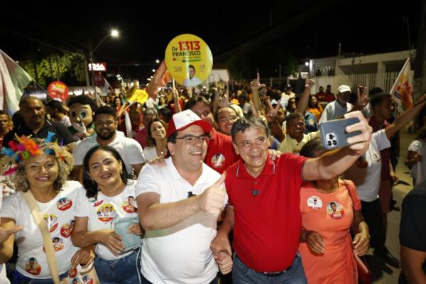 Em Floriano, multidão se reúne em comício de Rafael e Wellington