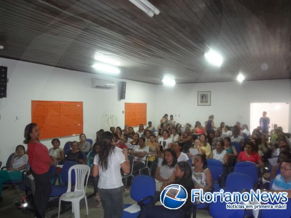 Secretaria Municipal de Educa&ccedil;&atilde;o realizou reuni&atilde;o sobre o encerramento do ano letivo de 2013.(Imagem:FlorianoNews)