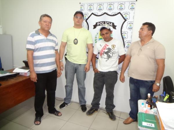 Homem &eacute; preso ap&oacute;s tentar matar tr&ecirc;s pessoas em Floriano.(Imagem:FlorianoNews)