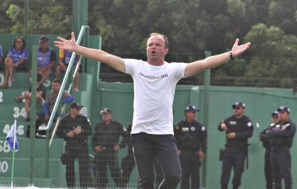 Fernando Agostini, t&eacute;cnico do Corisabb&aacute;.(Imagem: Blog do Jonys)