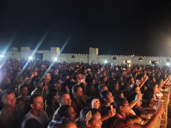 Milhares de espectadores? acompanham o espet&aacute;culo da Paix&atilde;o de Cristo em Floriano.(Imagem:Ellyo Teixeira)