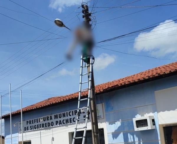 Homem morre eletrocutado em poste de energia durante trabalho em Sigefredo Pacheco, no Piauí