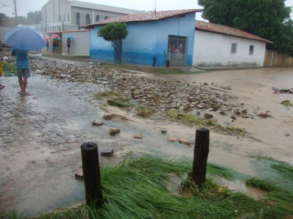 Ruas destruidas pela chuva(Imagem:reda&ccedil;&atilde;o)