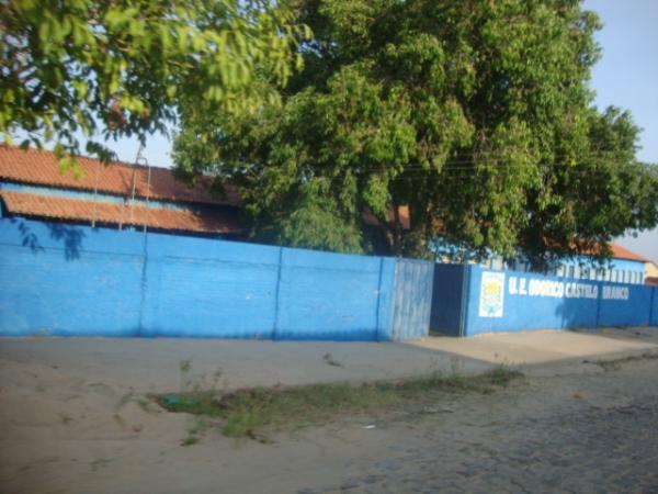 Inc&ecirc;ndio atinge escola em Floriano.(Imagem:FlorianoNews)