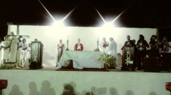 Missa da Miseric&oacute;rdia re&uacute;ne centenas de fi&eacute;is na Igreja de S&atilde;o Jos&eacute; Oper&aacute;rio. (Imagem:FlorianoNews)