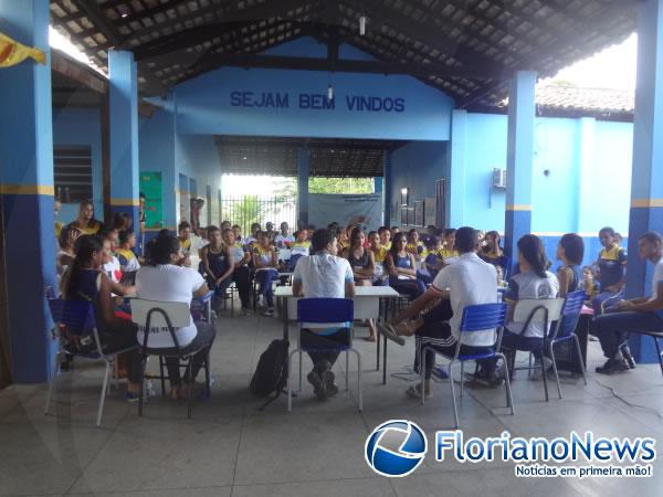Reuni&atilde;o sobre elei&ccedil;&atilde;o do Gr&ecirc;mio Estudantil &eacute; realizada na escola Djalma Nunes.(Imagem:FlorianoNews)