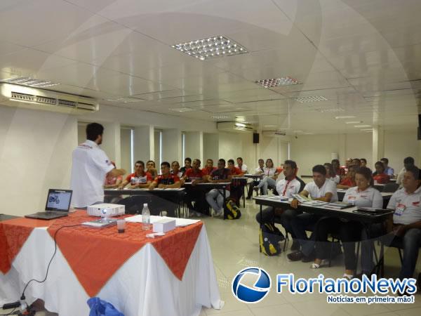 Cajueiro Motos realizou treinamento em vendas para funcion&aacute;rios.(Imagem:FlorianoNews)