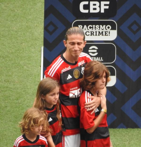 Abraçado pelo Maracanã, Filipe Luís se vê técnico do Flamengo: "Vou realizar e conquistar"