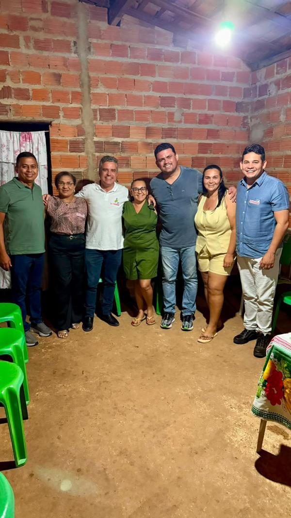 Jo&atilde;o Neto e Dr. Vin&iacute;cius Nascimento fortalecem grupo pol&iacute;tico com importantes lideran&ccedil;as de Floriano(Imagem:Ascom)