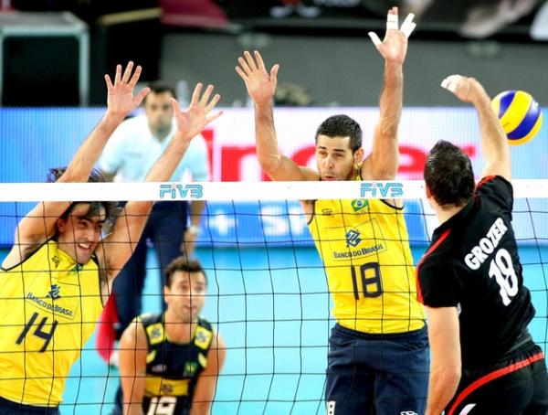 Brasil atropela a Alemanha, garante vaga na semifinal e aguarda a Itália