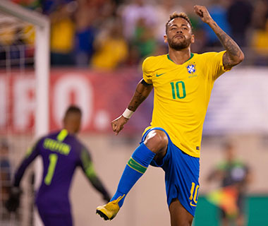 Brasil inicia novo ciclo para Copa com vitória e gol de Neymar