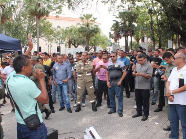 Policiais e bombeiros militares do PI realizam protesto Tolerância Zero