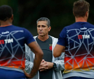 Vasco tenta reverter vantagem da LDU pela Sul-Americana