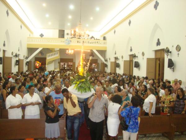 S&atilde;o Pedro de Alcantara recebido pelos devotos na Catedral(Imagem:reda&ccedil;&atilde;o)