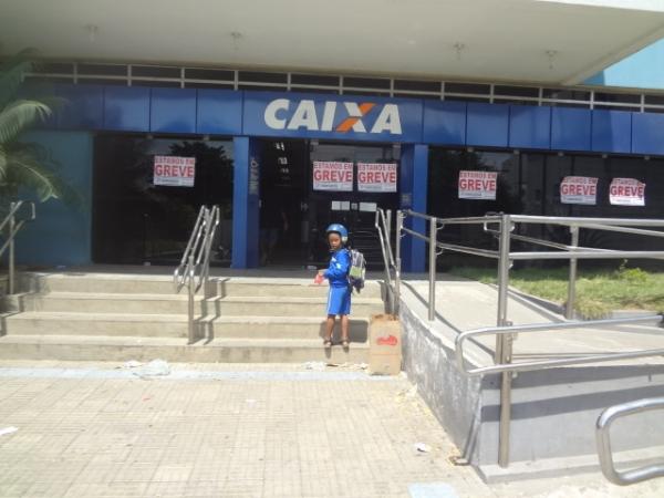Banc&aacute;rios entram em greve por tempo indeterminado.(Imagem:FlorianoNews)