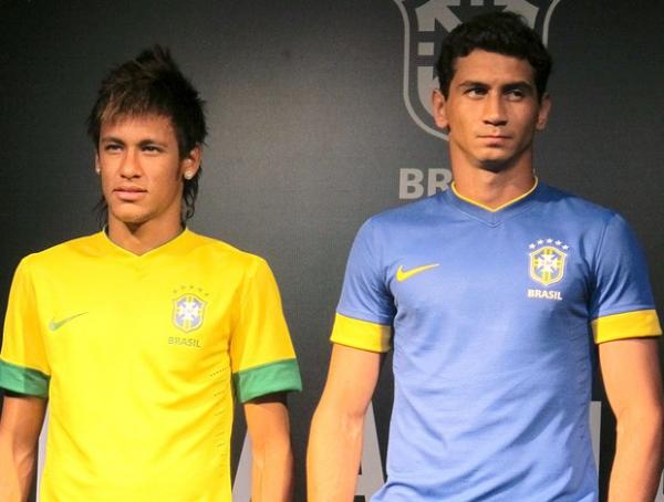 Neymar e Ganso apresentam nova camisa da Seleção: fim da tarja verde