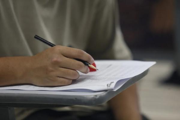 Concursos e seleções têm mais de 1,7 mil vagas de emprego com salários de até R$ 13,4 mil em PE
