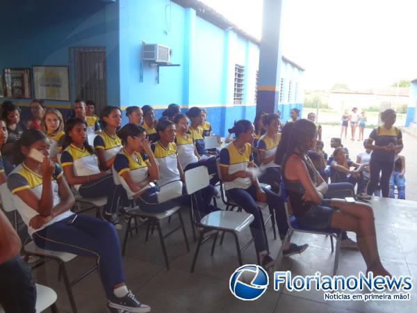 Reuni&atilde;o sobre elei&ccedil;&atilde;o do Gr&ecirc;mio Estudantil &eacute; realizada na escola Djalma Nunes.(Imagem:FlorianoNews)