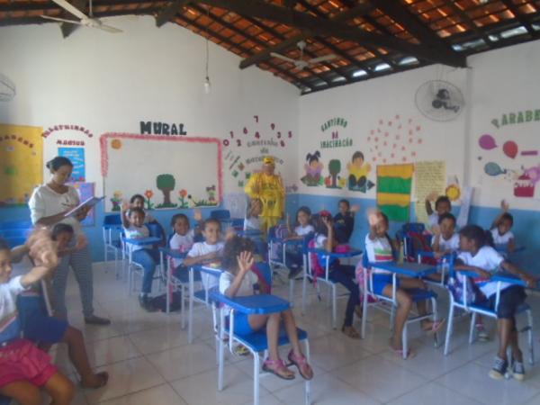 Projeto Amarelinho inicia visitas para Show do Carrapeta em Bar&atilde;o de Graja&uacute;.(Imagem:FlorianoNews)