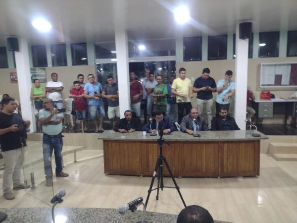 Eleição da nova Mesa Diretora da Câmara de Barão de Grajaú é marcada por gesto simbólico e tensão.(Imagem:FlorianoNews)