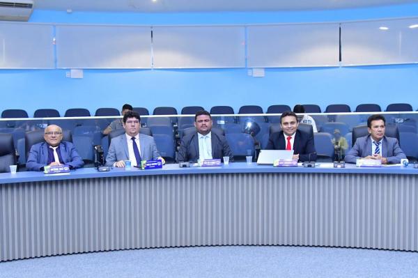 Vereadores Ant&ocirc;nio Jos&eacute;, Danilo Martins, Jo&atilde;o Neto, James Rodrigues e Miguel Vieira.(Imagem:CMF)