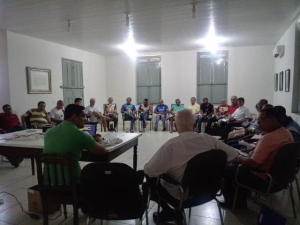 Fam&iacute;lia e matrim&ocirc;nio s&atilde;o temas de encontro do clero diocesano em Floriano.(Imagem:FlorianoNews)