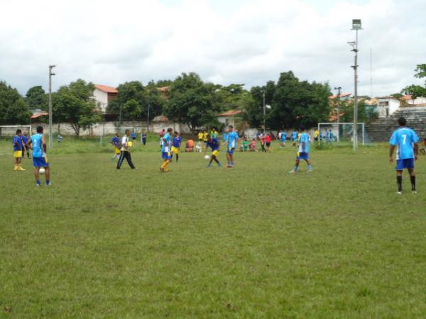 Dia do Trabalho é comemorado com torneio esportivo em Floriano