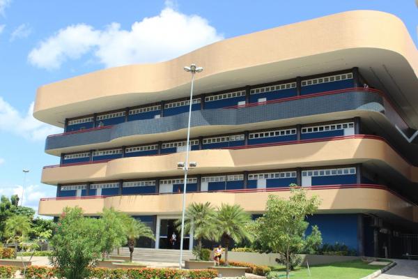 TCE notifica 130 municípios piauienses que extrapolaram limite de gastos com pessoal