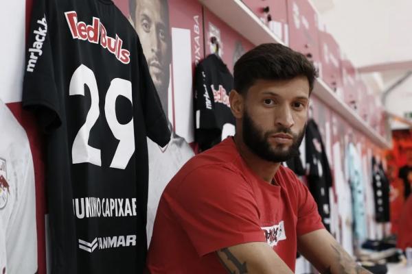 Flamengo joga com a paciência por Viña e Capixaba