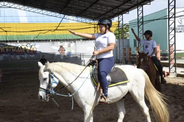 Equoterapia no Piauí já beneficiou mais de 6 mil pessoas e realizou cerca de 60 mil atendimentos