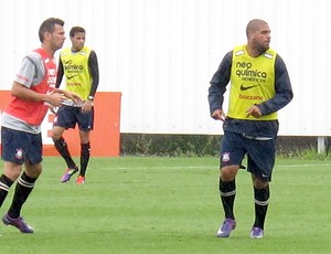 No primeiro coletivo do ano, Alex vira titular, e Danilo concorre com Willian