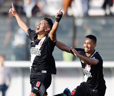 Vasco segura pressão com um a menos e bate o Grêmio