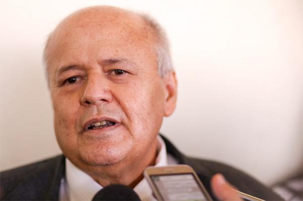 Charles da Silveira anuncia a aliados que irá se afastar da Fundação Municipal de Saúde