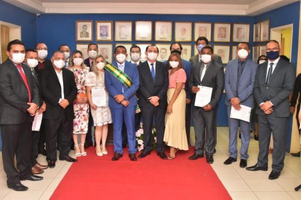 Joel Rodrigues empossa nova equipe de secretários municipais