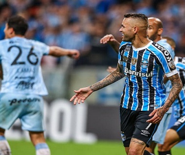Grêmio goleia Tucumán e pega o River na semifinal da Libertadores