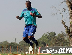 Jurídico aconselha, e Fla tira Airton da relação do jogo contra o Santos