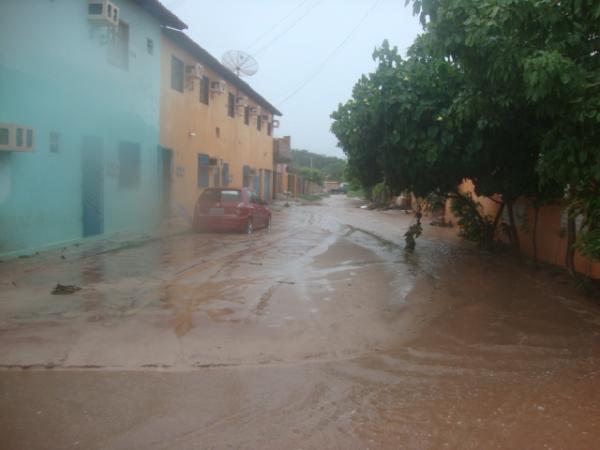 A lama tomou conta das casas, ruas e vielas(Imagem:reda&ccedil;&atilde;o)