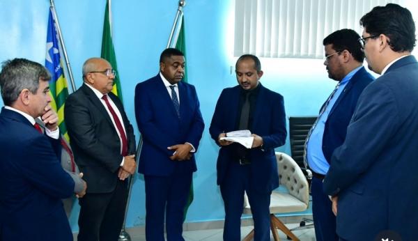 Vereador Joilson Rodrigues reassume mandato na Câmara Municipal de Floriano(Imagem:Reprodução/Instagram )