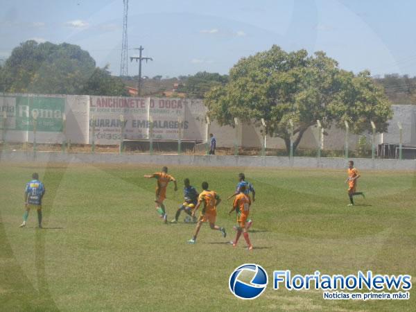 Olheiro do Bahia faz avalia&ccedil;&atilde;o de jovens atletas florianenses.(Imagem:FlorianoNews)