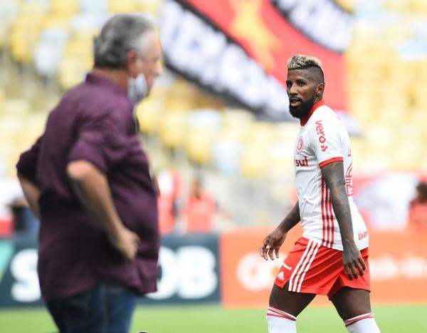Súmula diz que Rodinei foi expulso por colocar em risco integridade de Filipe Luís: "Jogo brusco gra
