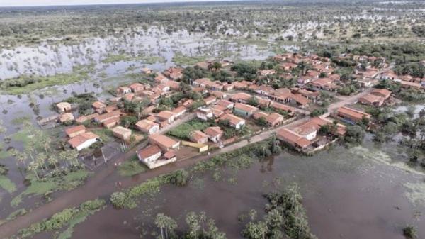Sobe para 1.200 desabrigados no Piauí; alguns acessos só de lancha ou canoa