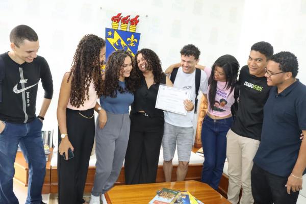 Aluna do curso de Matemática do Campus Torquato Neto é a primeira mulher a receber Láurea Acadêmica(Imagem:Ascom Uespi)
