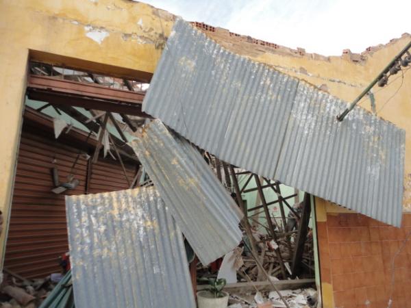 Empresa desaba no centro de Floriano.(Imagem:FlorianoNews)